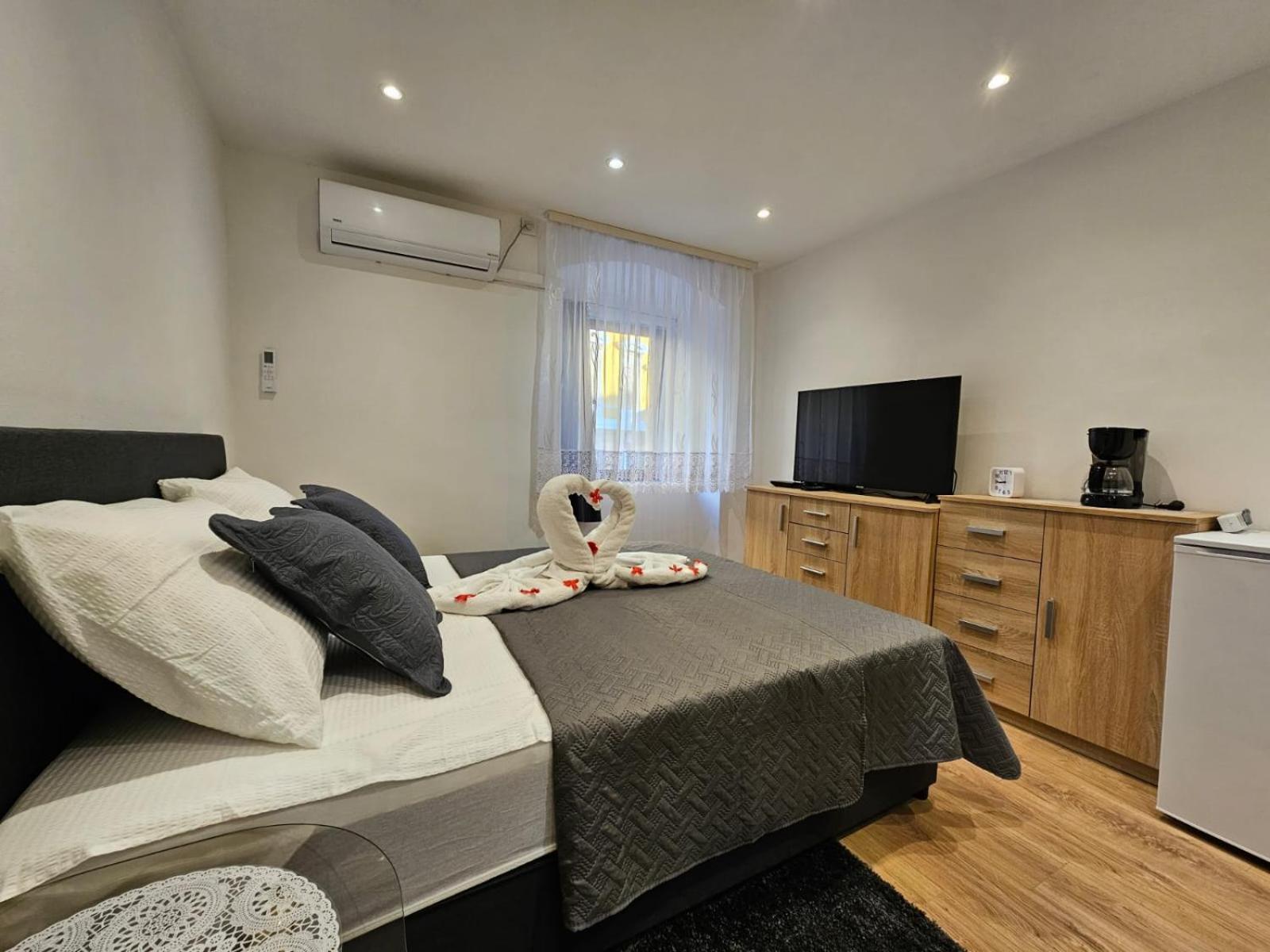Centar Ri-Room Rijeka Exteriör bild