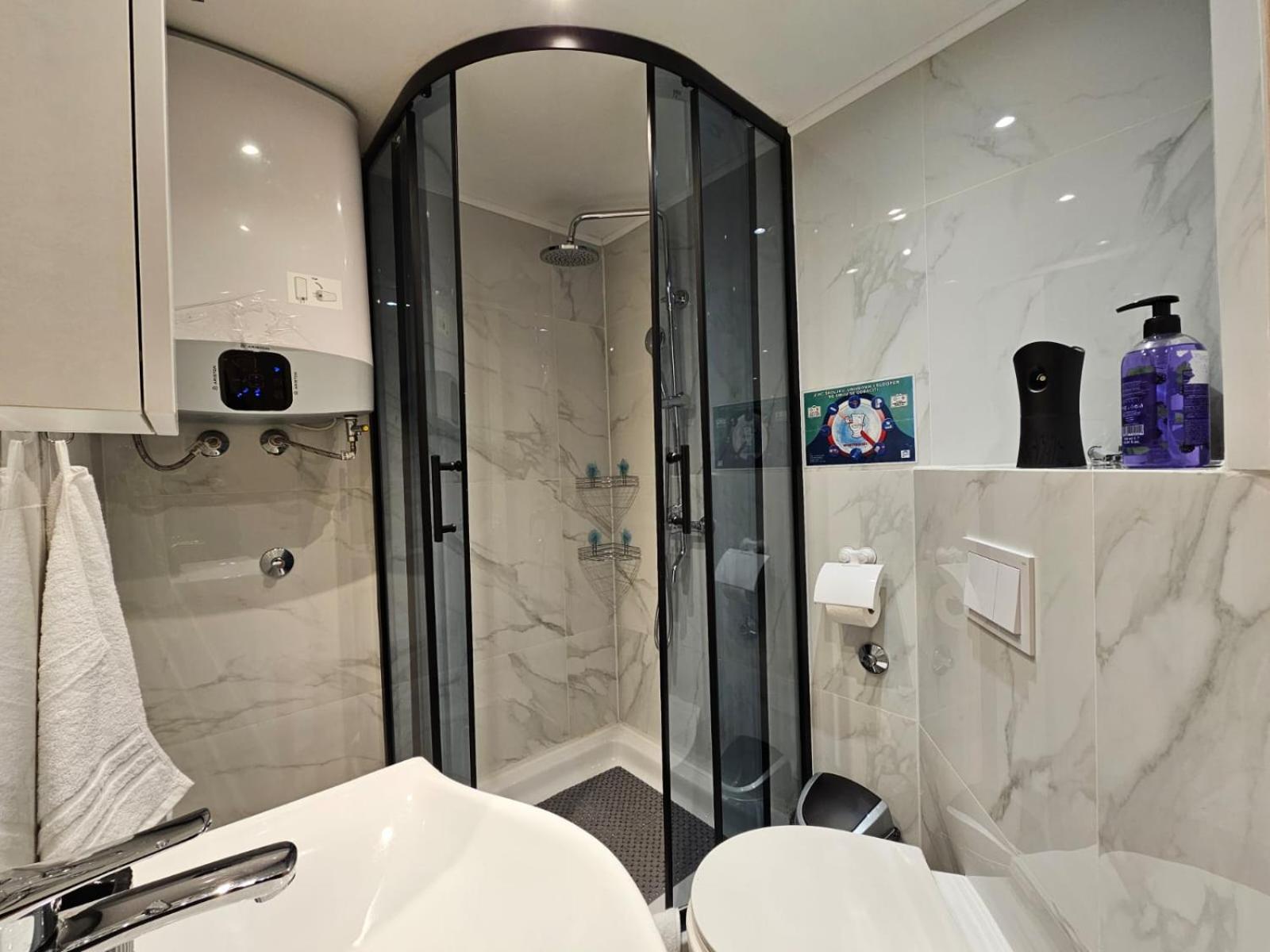 Centar Ri-Room Rijeka Exteriör bild